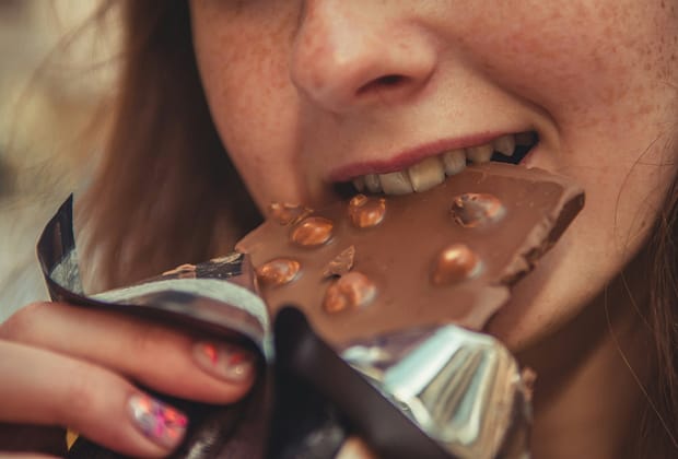 De ce vrem dulciuri exact când ne apucăm de dietă? Explicația surprinzătoare