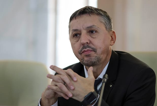 VIDEO Ministrul Educației a semnat ordinul pentru „butonul roșu” în școli: „Este un mecanism de protecție”