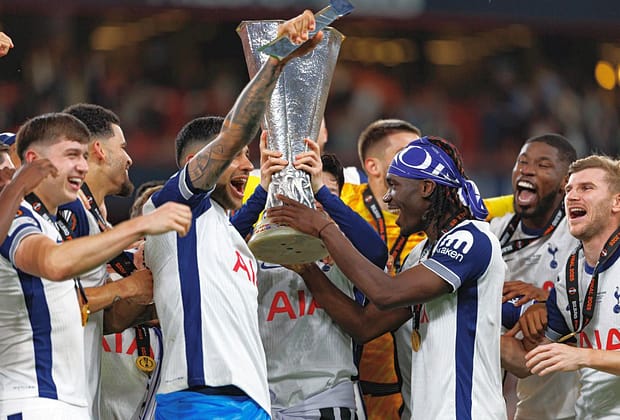 În anul în care FCSB a ajuns în „optimi”, UEFA a anunțat echipa sezonului în Europa League + Cel mai bun jucător al competiției