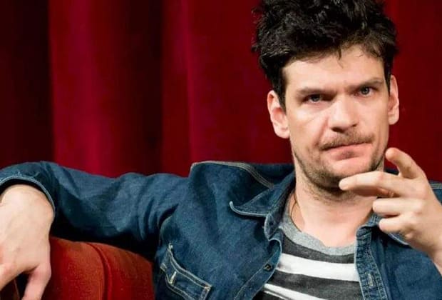 Acum, că a venit LGBT-ul la putere, Tudor Chirilă poate în sfârșit să joace în “Monoloagele vaginului”