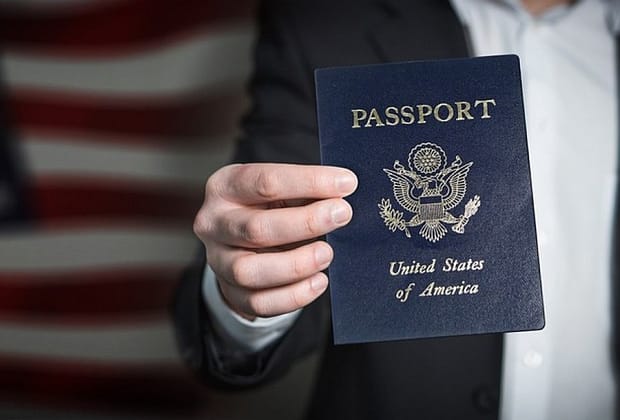 Pașaportul de rezervă: De ce tot mai mulți americani văd în dubla cetățenie noul „vis american”