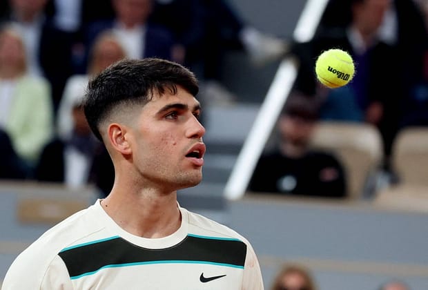 Roland Garros 2025 | Alcaraz, „moștenitor” la tronul lui Nadal cu stil de Federer. Sute de mii de oameni au văzut noua lovitură inventată