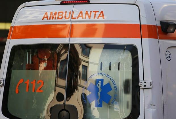 Adolescentul de 17 ani care a căzut de pe o stâncă a murit la spital