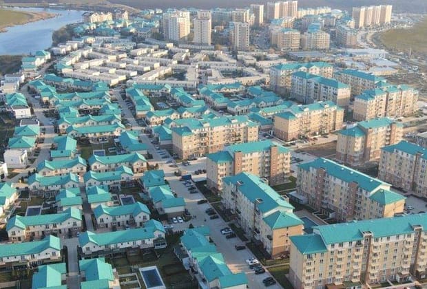 Ansamblurile rezidențiale ale groazei: n-au școală sau spital, dar au salon de nunți