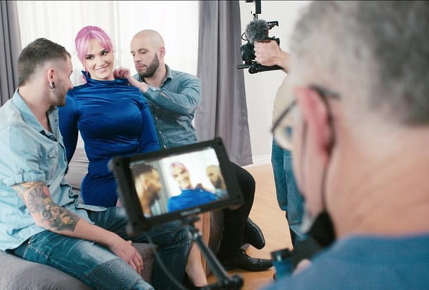 Cele mai mari site-uri din industria filmelor pentru adulți suspendă accesul utilizatorilor din Franța