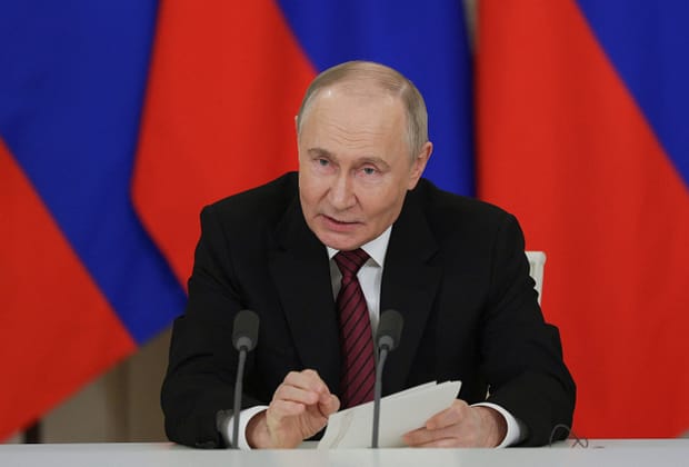 Vladimir Putin susține că Ucraina vrea o încetare a focului pentru reînarmare și mobilizare. „De ce să-i recompensăm oferindu-le o pauză?”