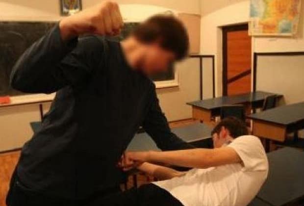 Totul despre „Butonul roșu” din școli. Cum facem ca „pâra” să se transforme în responsabilitate