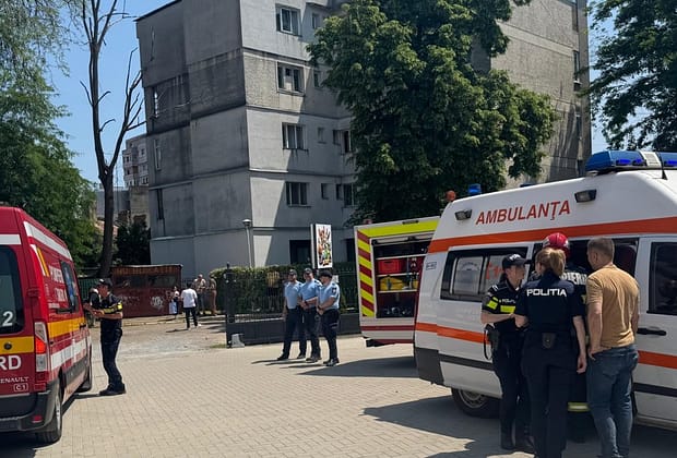 Incident la un loc de joacă din Botoșani: Doi copii au ajuns la spital, după ce s-a prăbușit tavanul peste ei. În interior erau 18 persoane