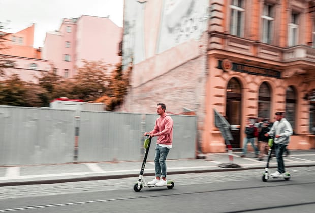 Trotinetele electrice, risc uriaș pe șosele. Titi Aur dă exemplul Țărilor de Jos: Acolo e pericol public. Se confiscă direct