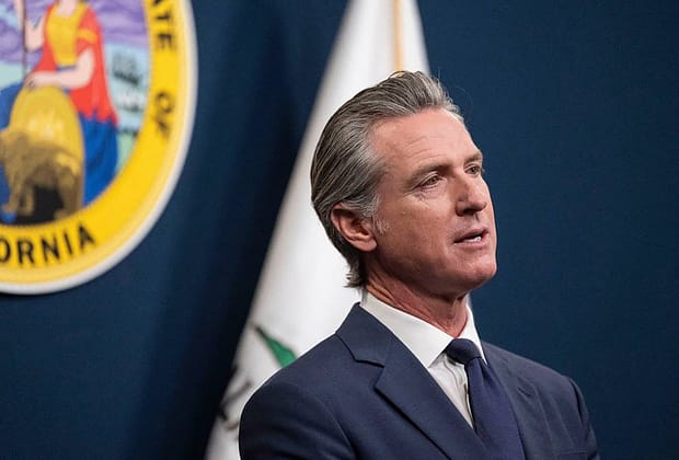 Guvernatorul Californiei cere instanței să nu permită administrației Trump să folosească trupe în raziile la imigranți