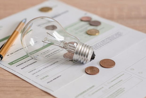 Cei mai ieftini furnizori de energie electrică după liberalizarea pieței din 1 iulie. Cum să alegi oferta potrivită pentru tine