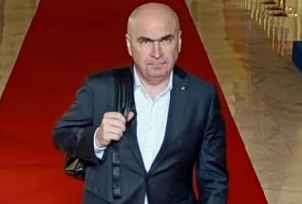 Postarea lui Bolojan care a strâns mii de comentarii și aprecieri „Fiți blând cu omul de rând, atât cât se va putea!”