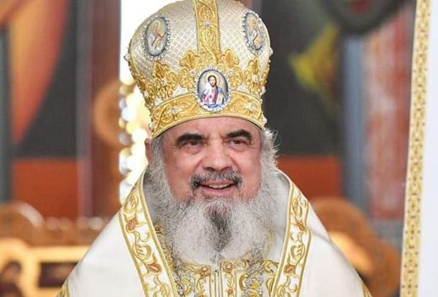 Patriarhul, mereu generos! Elevii cu 10 la Bac vor avea 5% reducere la cununii şi botezuri