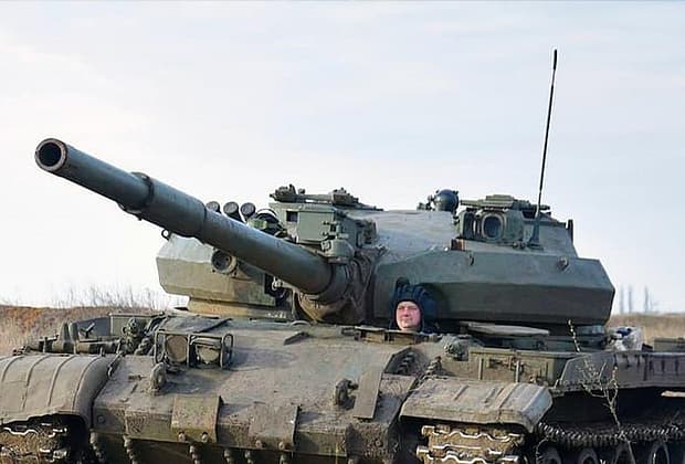 Rusia a ajuns la fundul sacului. Refoloseşte tancuri depăşite de tip T-62 în războiul din Ucraina