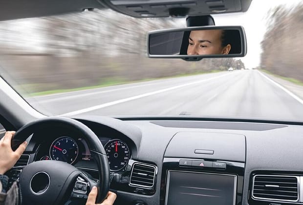 Ponturi pentru șoferii care merg în vacanță cu mașina, pentru a ajunge în siguranță la destinație: „Distanța corectă este jumătatea în metri a vitezei pe care o ai”