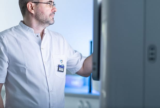 Premieră în România. MedLife aduce cea mai avansată tehnologie de secvențiere și pregătește un program amplu de testare genetică