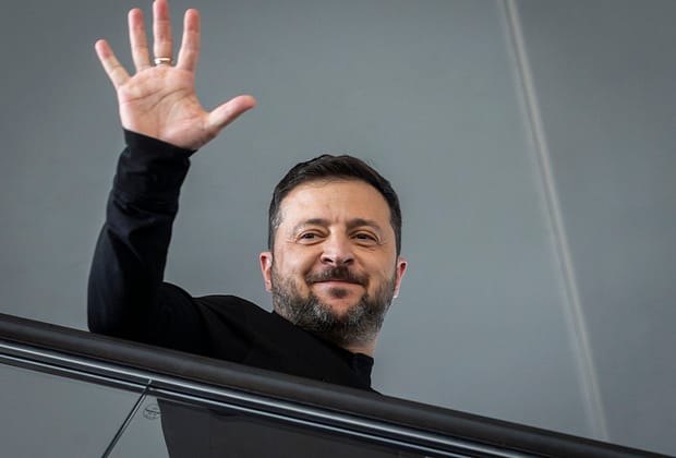 Puternic contestat, după ce a promulgat rapid legea care pune anticorupția pe butuci, Zelenski le face o promisiune ucrainenilor