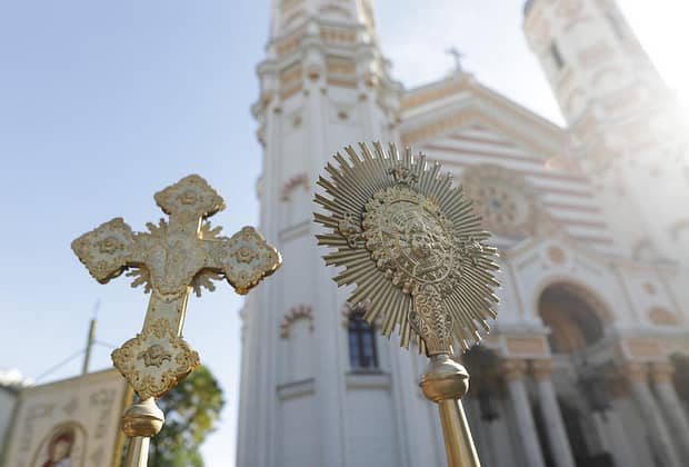 Patriarhia Română, luare de poziție după ce la mormântul părintelui Ilie Lăcătușu a fost adus steagul Mișcării Legionare