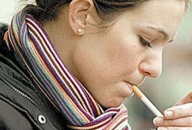 Lăcomia face statul român să-și dea cu stângul în dreptul. Motivul pentru care în România se fumează tot mai multe țigări contrafăcute