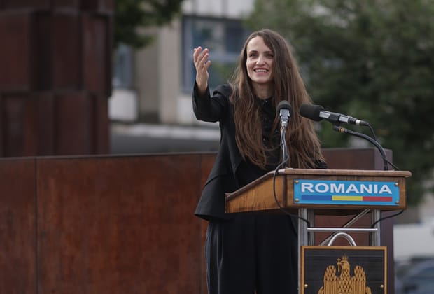„Scena de film” cu Oana Țoiu la Salzburg a stârnit un val de comentarii. Internauții au crezut că pozele sunt făcute cu inteligența artificială
