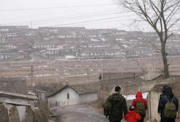 Muncitorii nord-coreeni trimiși în Rusia de Kim Jong-un lucrează în condiții de sclavie modernă. „Lucrează noaptea, pe întuneric, fără echipamente de protecție adecvate“