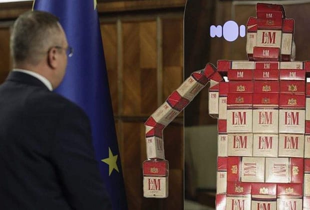 Paradox. Avem mii de programatori, dar niciunul nu știe să facă un robot din pachete de țigări