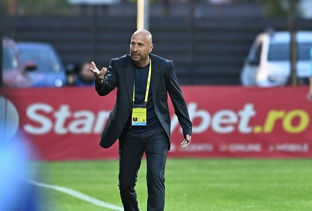 Robert Ilyeș a răbufnit la adresa arbitrului după eșecul cu Universitatea Craiova: „Dă, mă, 5%, cât trebuie să dai!”