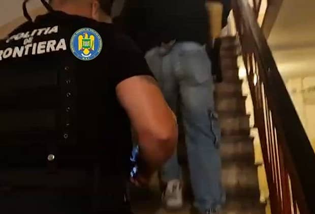 O fabrică clandestină de țigări, descoperită de DIICOT. Era operată de români, moldoveni și ucraineni