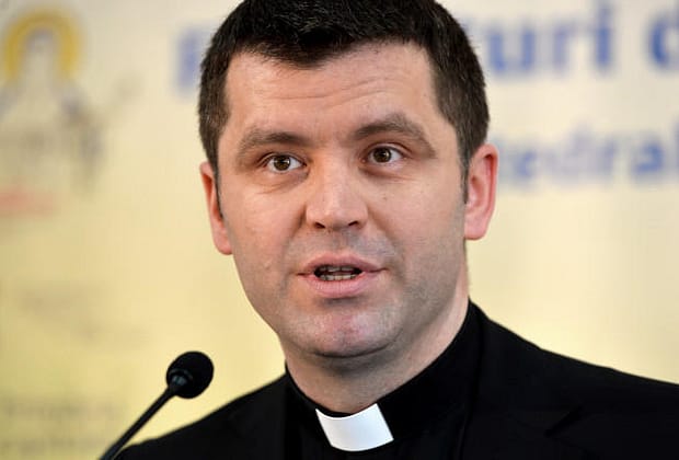 Mesajul și fotografia cu un „un dac neaoş din Nigeria” postate de preotul catolic Francisc Doboș, după ce deputatul AUR Dan Tănase i-a îndemnat pe români să refuze comenzile livrate de străini