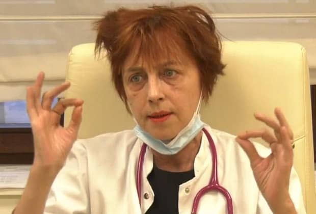 Medicul antivaccinist Flavia Groșan șochează din nou: persoanele nevaccinate se pot îmbolnăvi dacă fac sex cu cineva vaccinat
