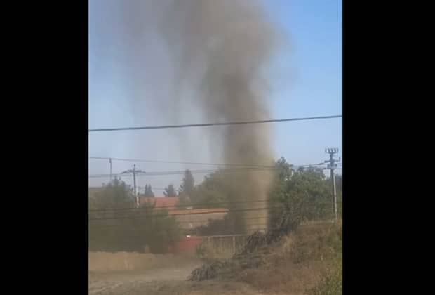Incendiu la punga de gaz din Amara, Ialomița / Update: Crater de 50 de metri și oameni evacuați / video