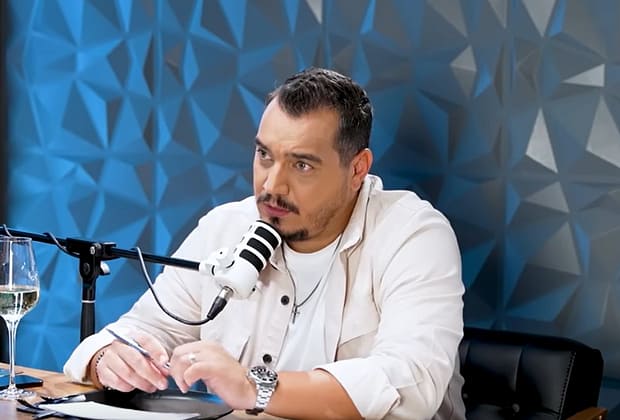 Derapaj al unui manelist, într-un podcast: „O palmă, două, un picior, ceva, mai dai la o femeie” / „ Nicio contrazicere, nimic. Nimeni nu s-a gândit: «bă, am adus un abuzator în emisiune»”