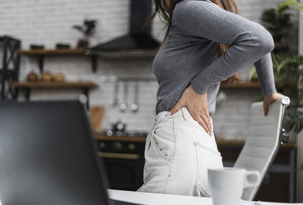Exercițiul pe care ar trebui să îl faci zilnic dacă ai dureri lombare