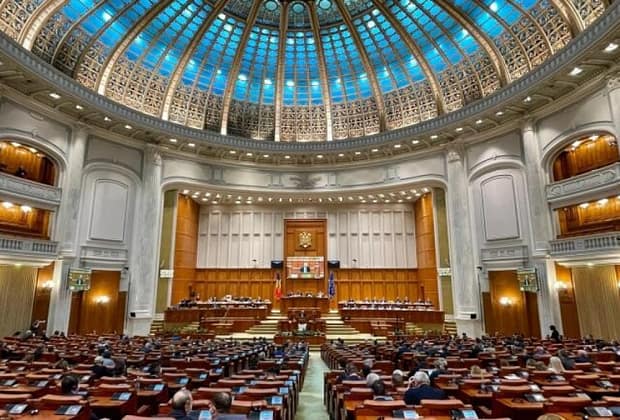 Patru moțiuni de cenzură, la votul Parlamentului/ Au picat toate cele patru moţiuni