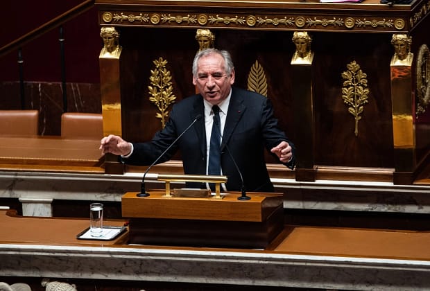 BREAKING – A căzut Guvernul în Franța: criza politică explodează în curtea președintelui Emmanuel Macron