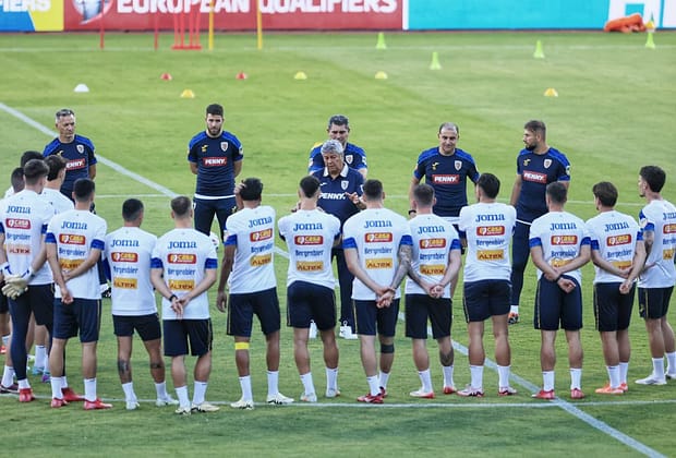 Imagini tari de la antrenamentul României » Ce a făcut Lucescu pe gazon + Cine a fost în tribune