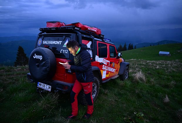 Trei tineri ucraineni care rătăceau de câteva zile prin Munţii Maramureşului au fost recuperaţi de salvamontişti / Greşeala pe care au făcut-o