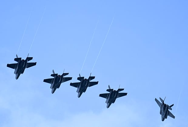 VIDEO „Al doilea atac kinetic” al armatei americane. Trump publică imagini cu bombardamentul, după o mare desfășurare de avioane invizibile F-35