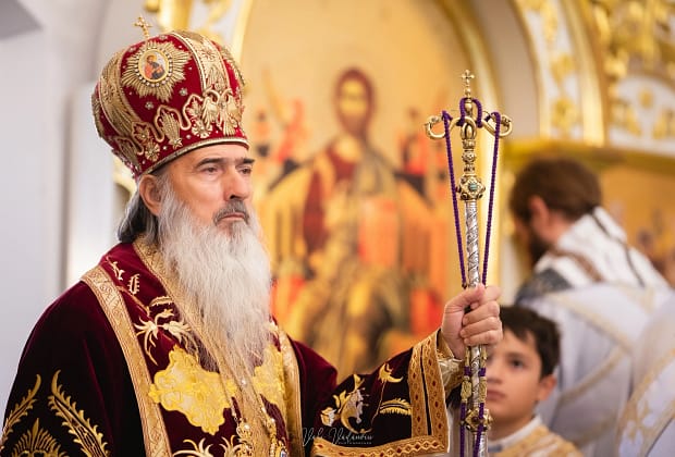 Academicianul Mircea Dumitru, vicepreședinte al Academiei Române, conferențiază la Mănăstirea Văcăreștii Noi, alături de ÎPS Teodosie