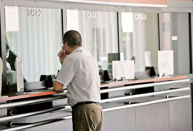 Cel mai răspândit mit în România este că ai toate actele la tine când mergi la ghișeu