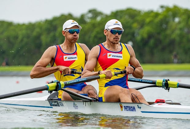 Bărcile României de dublu rame, calificate în finale la Campionatele Mondiale de canotaj, după ce au dominat penultimul act