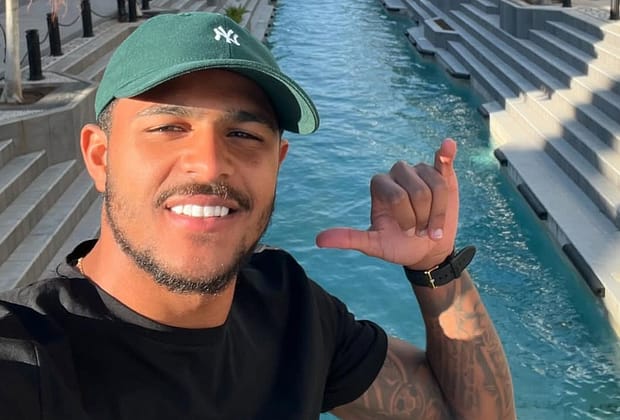 Brazilianul de la FC Argeș a ajuns idol în orașul natal! A fost pictat pe o clădire