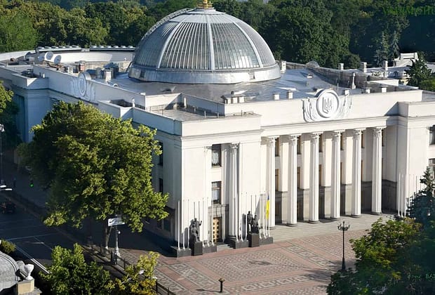 Ucraina se confruntă cu probleme militare, politice și economice tot mai grave