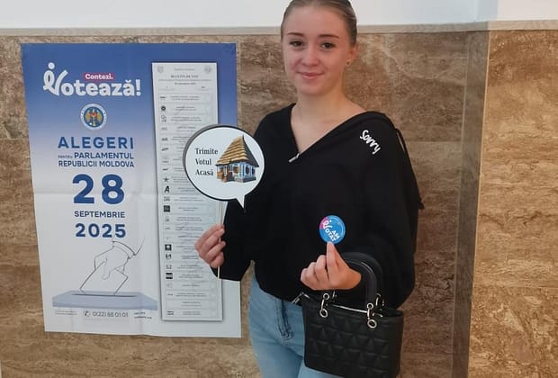 Emoție la Iași: o tânără moldoveancă, aplaudată după ce a votat. Care este explicația