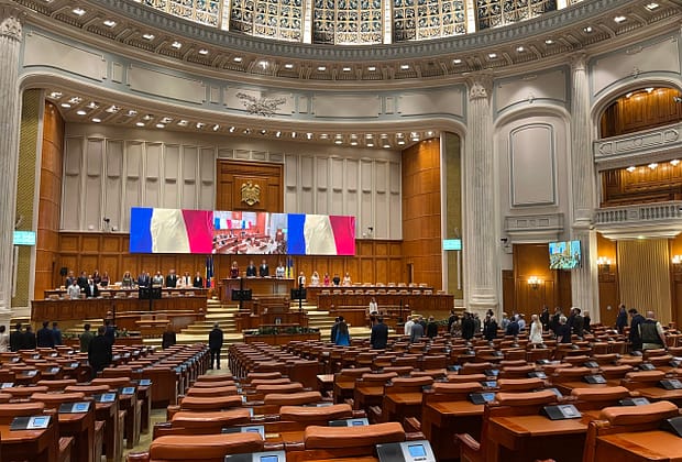 Parlamentarii, obligați să declare cu cine se întâlnesc pentru a discuta despre proiecte de legi: „Nu e dictatură, e transparență” / Legea a fost adoptată de Parlament