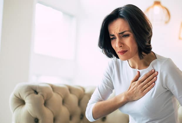 Jumătate dintre atacurile de cord la femeile tinere nu sunt cauzate de arterele blocate. Cauze ascunse: stresul și anemia, printre vinovați