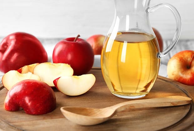 Adio paharului cu oțet de mere pentru slăbit. Ştiința respinge așa-zisul „arzător natural de grăsimi”