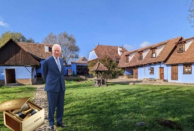 Regele Charles și-a blocat locul de parcare din fața casei din Viscri cu o ladă de șampanie