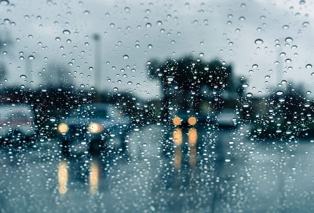 Vremea se mai încălzește după episodul de vreme extremă, dar nu scăpăm de ploi, spun meteorologii