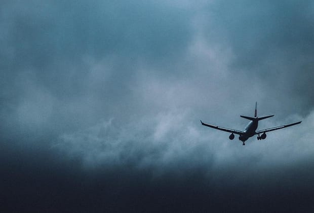 Avioanele de la Salonic și Londra nu au putut ateriza pe Otopeni din cauza furtunii. Unde au fost direcționate